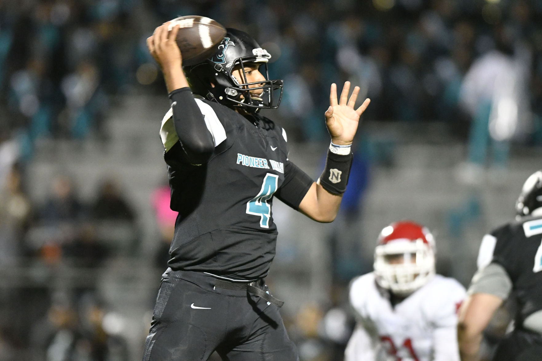 092217 SM PV football 15.jpg